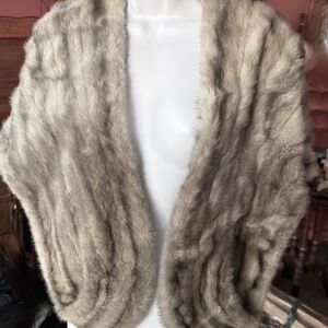 Silver Mink Fur shawl vintage pockets G Fox & Co Connecticut Retro art deco era